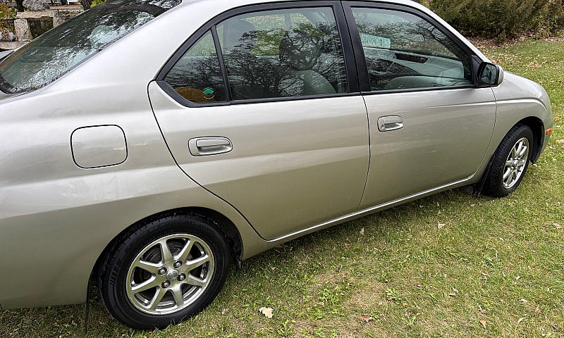 2001 Toyota Prius ...