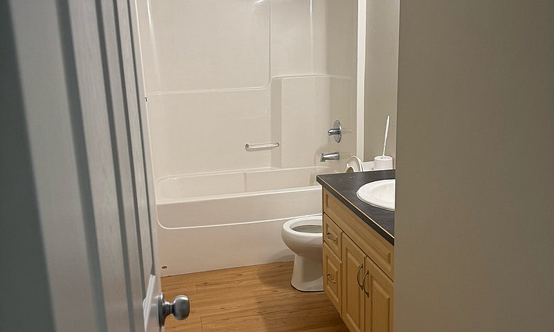 Newer 2-Bedroom Suit...