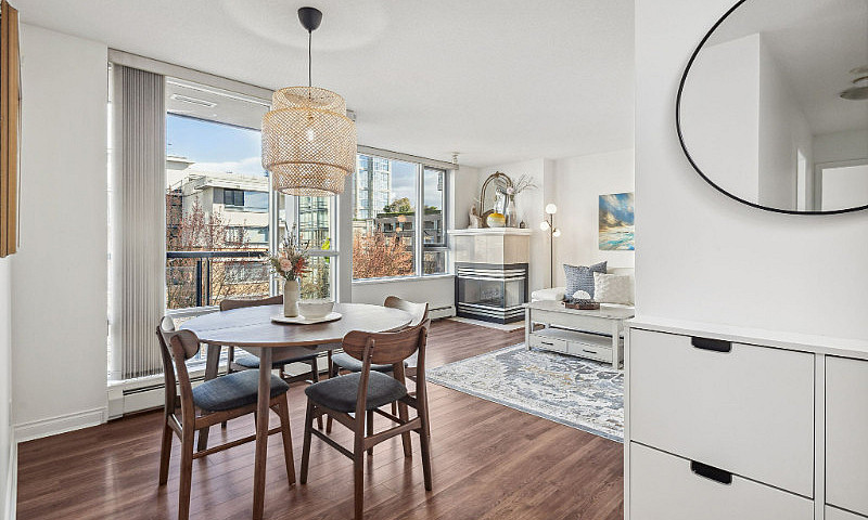 Live In A Newly Furn...
