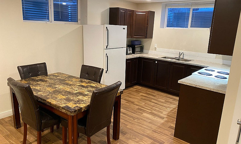 Basement Suite For R...