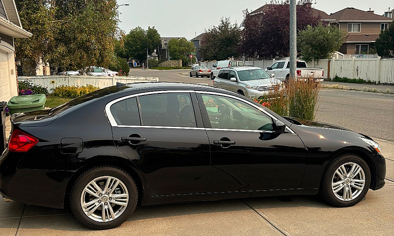 2011 Infinity G37X...