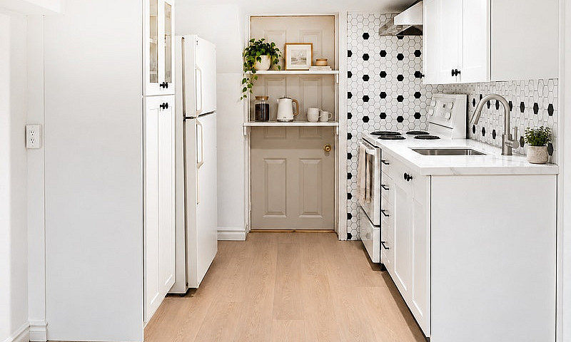 Modern 1-Bedroom Bas...