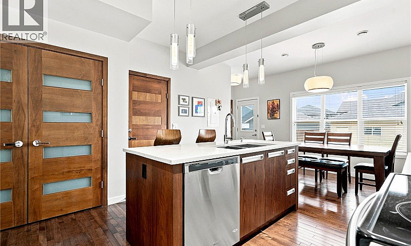 Beautiful 3 Bed 3 Ba...