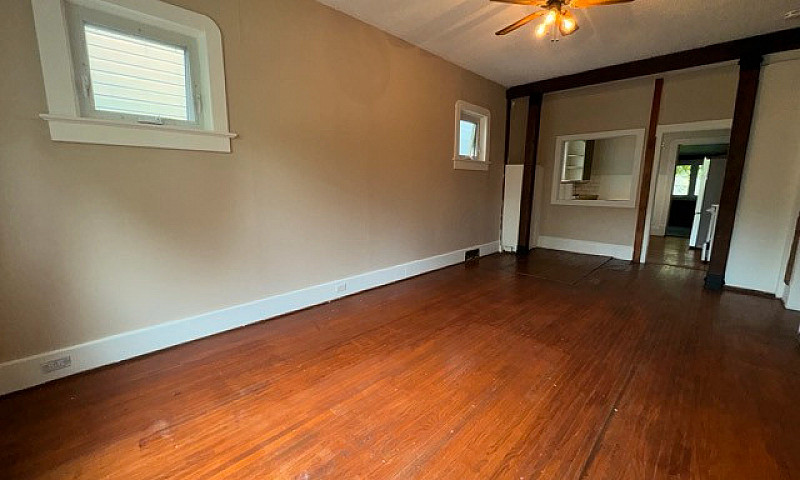 **2 Bed 1 Bath Charm...