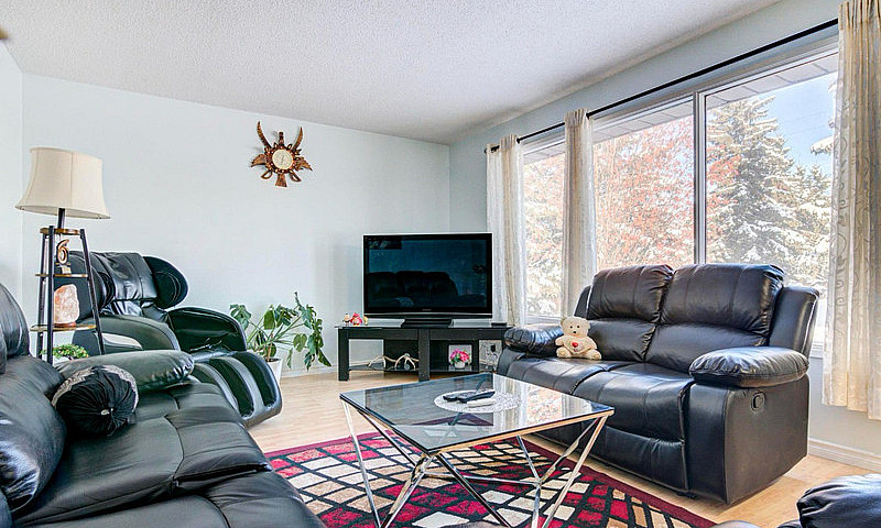 Acreage Home For Ren...