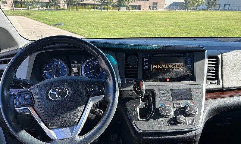 2015 Toyota Sienna L...