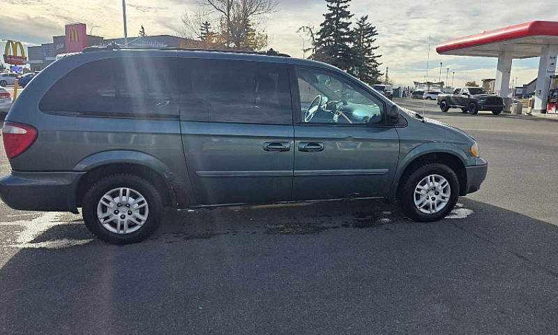 2005 Dodge Grand Car...