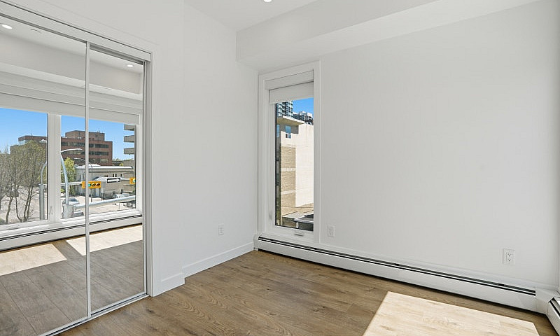 Brand New Downtown C...