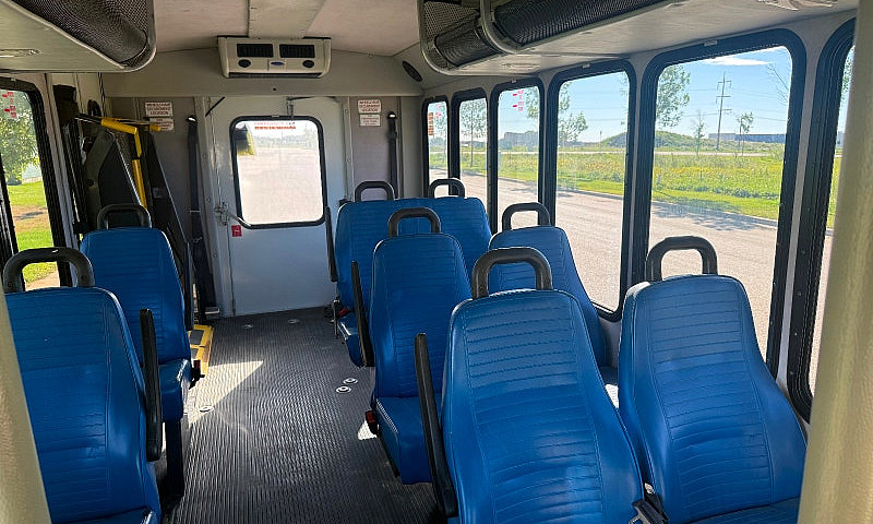 2010 Ford E350 11 Pa...