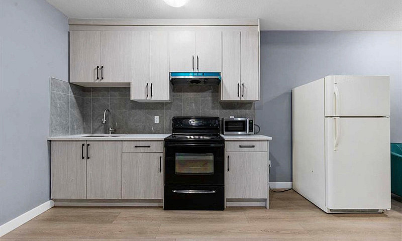 2 Bedroom Basement W...