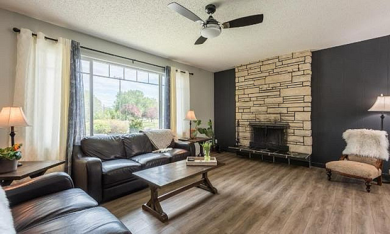 2 Bedroom Upper Of H...