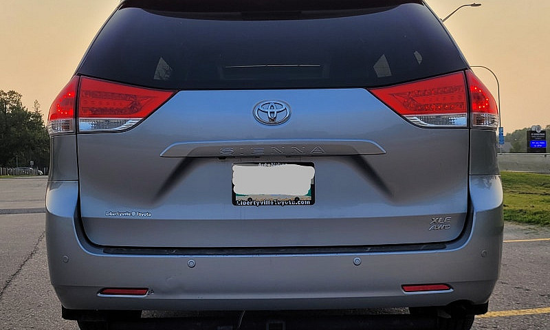 2012 Toyota Sienna X...