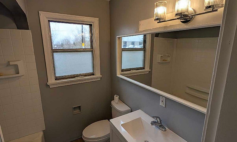 House For Rent In Mo...