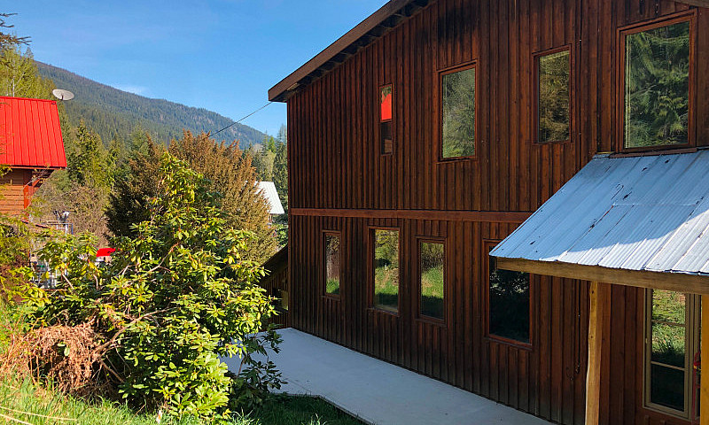 Secluded Acreage Wit...