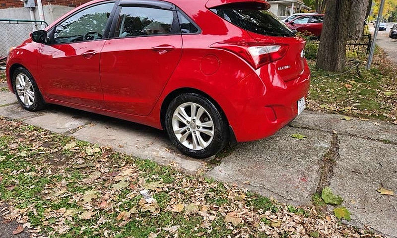 Hyundai Elantra Gt •...