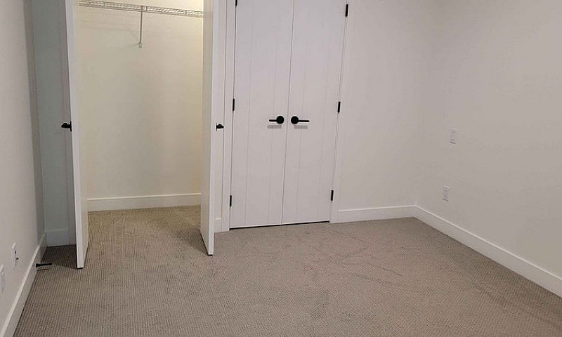 One (1) Bedroom Apar...