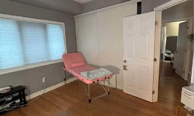 Rare Barrhaven 2 Bed...
