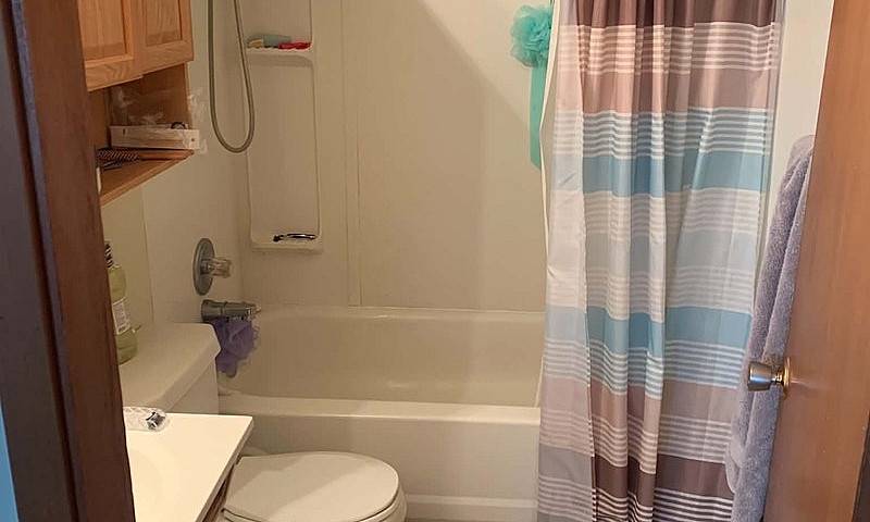 Suite For Rent On Th...