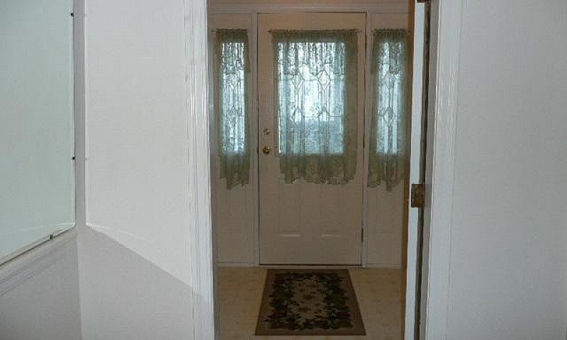 Bright & Spacious 3-...