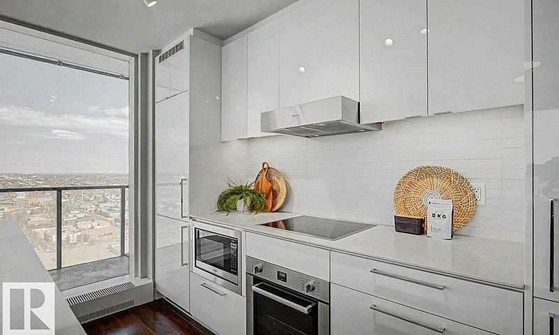2 Bed / 2 Bath Corne...