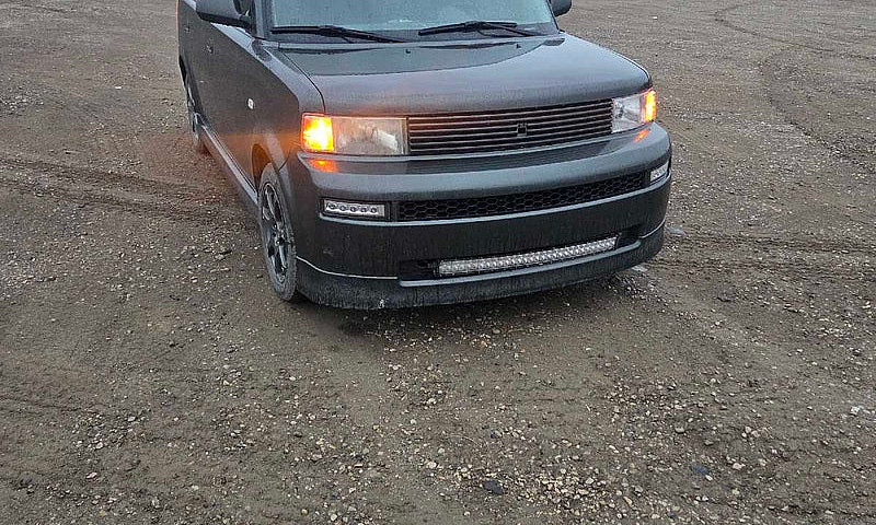 04 Scion Xb...