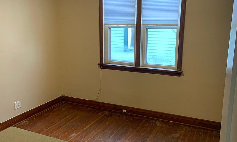 1  Br. Priv Bath Bdr...