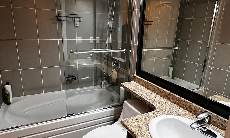 Bright 1 Bedroom Sui...