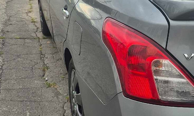 2014 Nissan Versa Sl...
