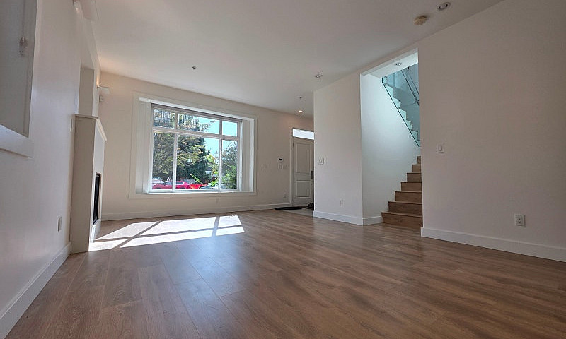Luxury 2-Story Upper...