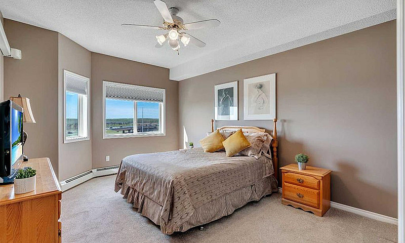 Top-Floor Corner Uni...