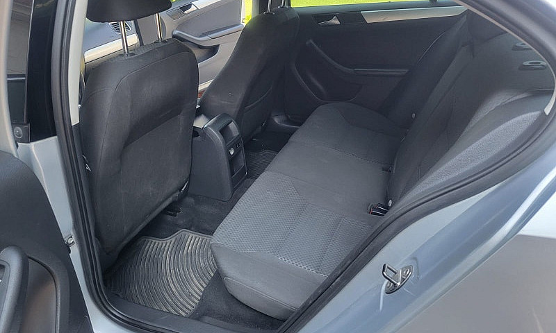 2013 Volkswagen Jett...