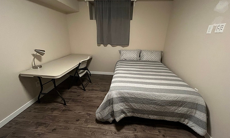 Private Room Near Un...