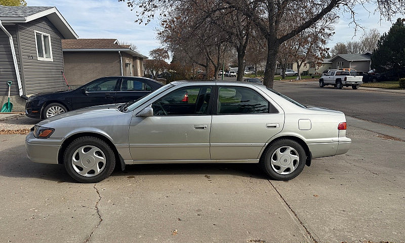 2000 Toyota Camry...