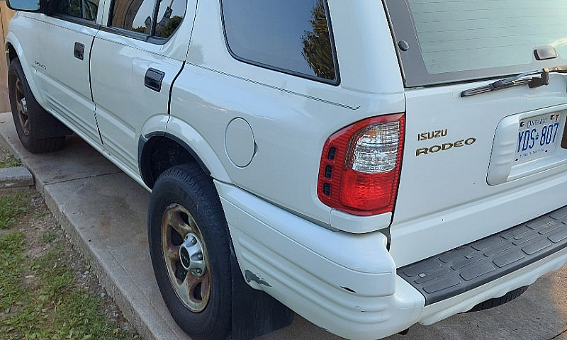 2004 Isuzu Rodeo...