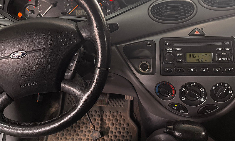 2000 Ford Focus Zx3...