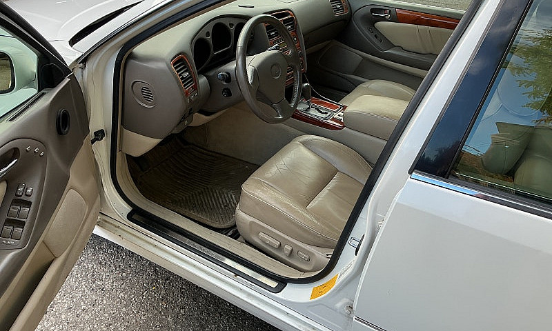 2000 Lexus Gs300  4D...