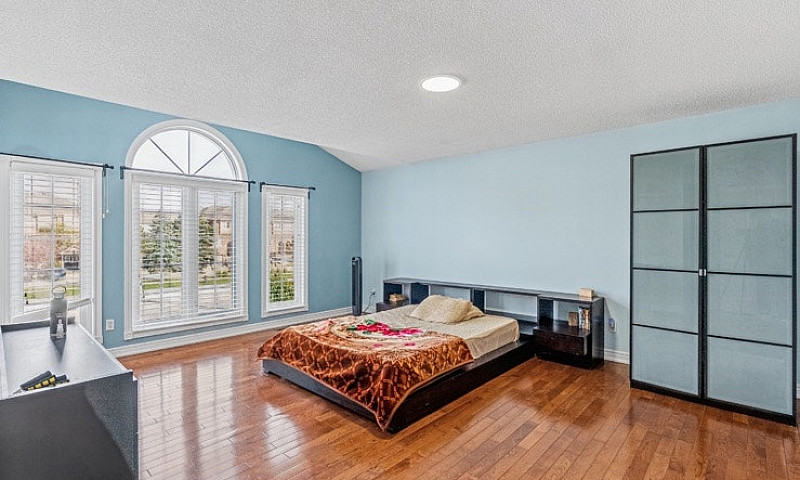 5054 Terry Fox Way -...