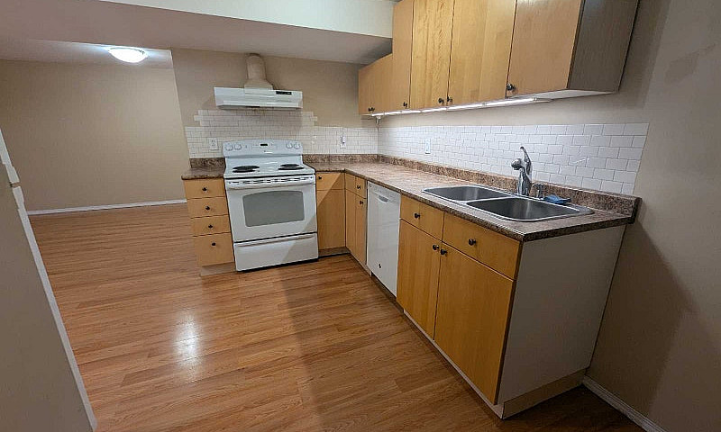 Basement Suite W/ Ut...
