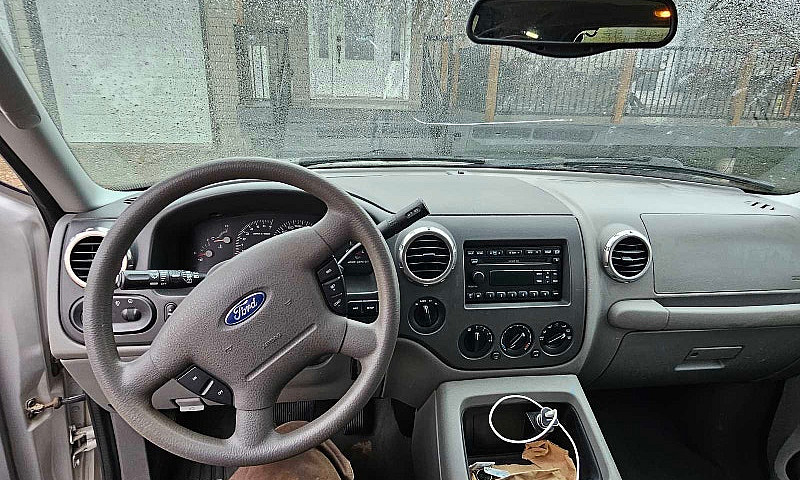 2004 Ford Expedition...