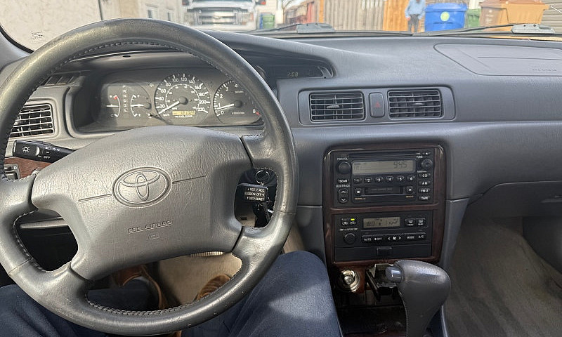 2000 Toyota Camry...
