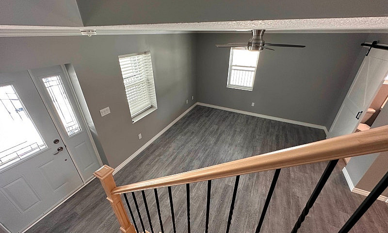 Bright Spacious 1Br ...