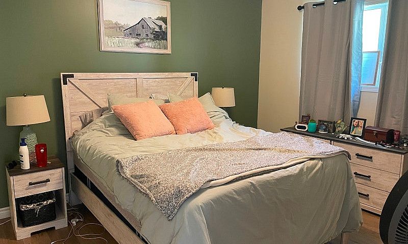 House For Sale In Qu...