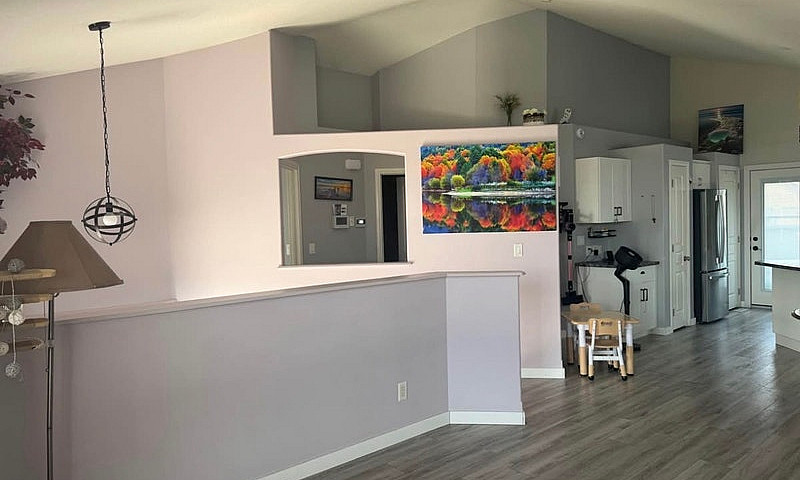 House For Sale - Lac...