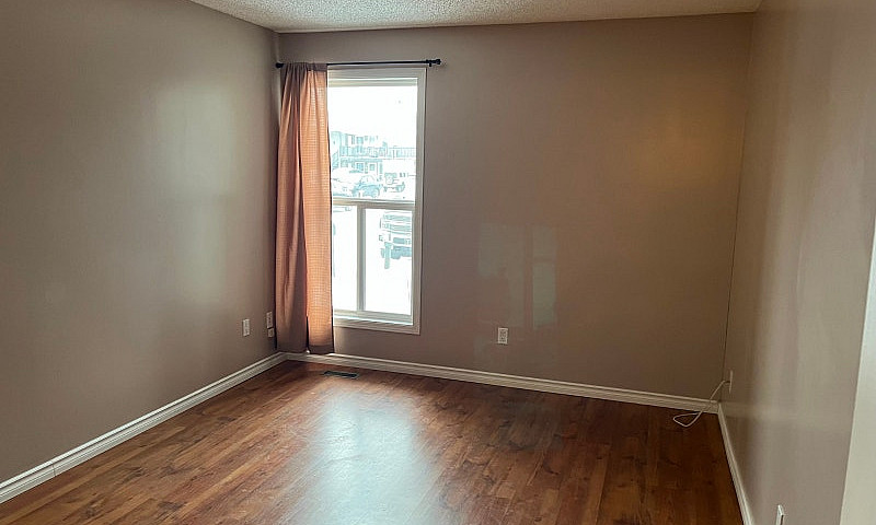Large 2 Bedroom Cond...