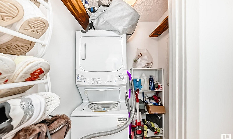 Condo For Sale In Wi...