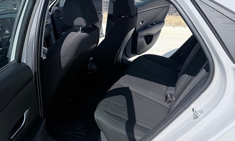  2022 Hyundai Elantr...