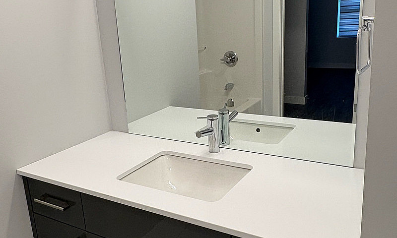 Luxury 1Bd 1Bth Apar...