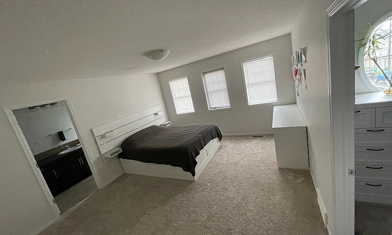 3 Beds 2.5 Baths Ent...