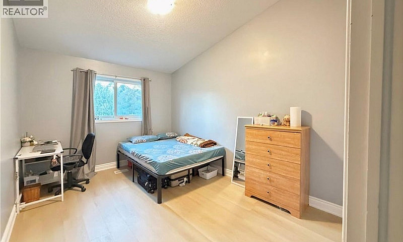 Room For Rent For Co...