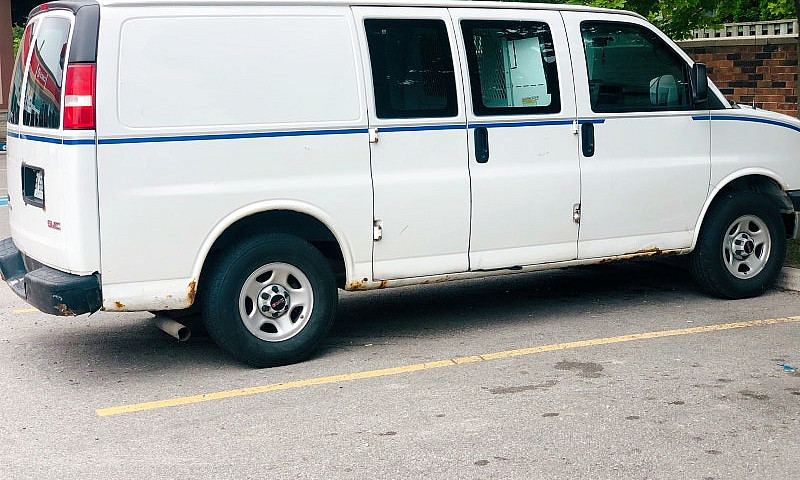 2004 Gmc Savana...